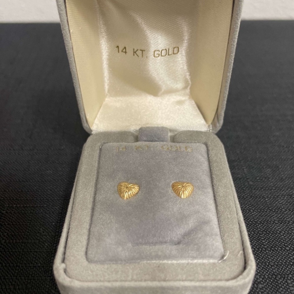 14K Solid Yellow Gold Heart Stud Earrings
